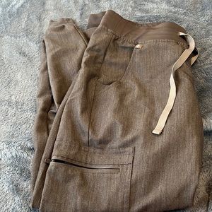 COPY - Zamora jogger scrub pants (not high wasted)
